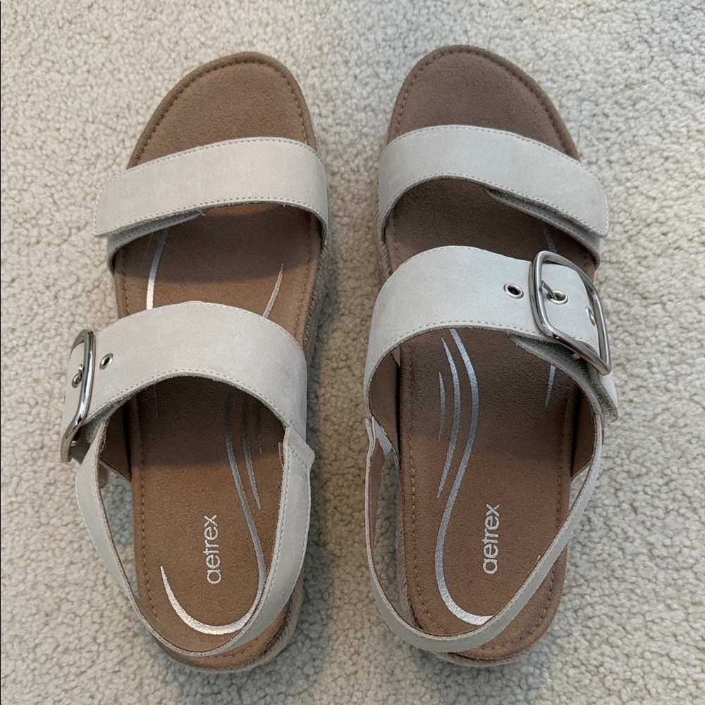 Aetrex Women's Light Taupe Double Velcro Strap Slingback Sandals - Brand New - Picture 2 of 2